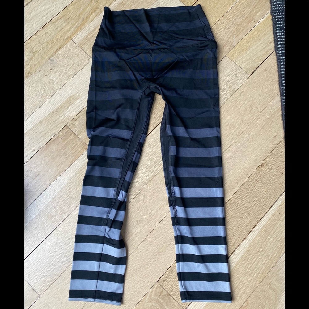 K-Deer Women’s Striped 7/8 Sneaker Length Leggings
